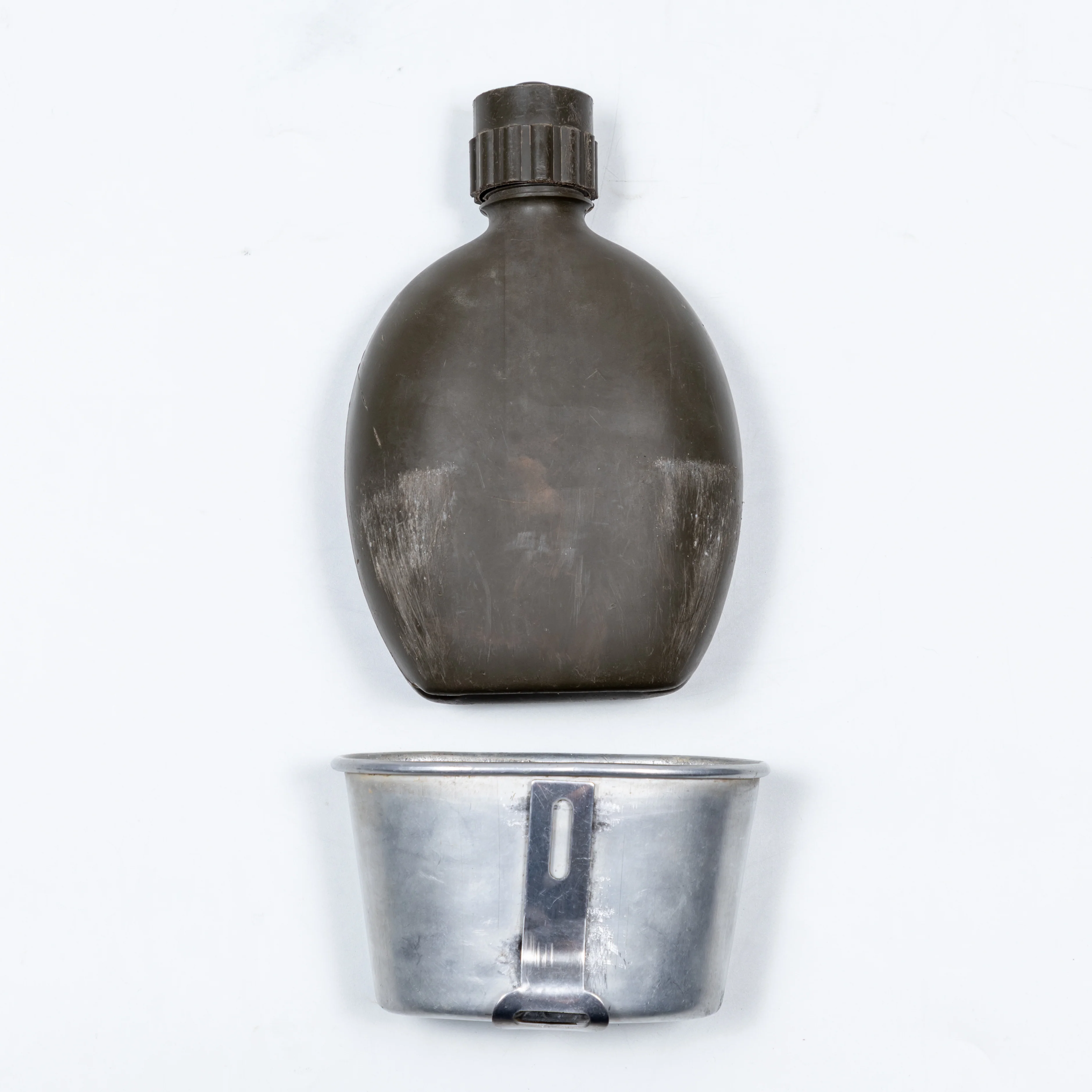 Portuguese M/985 Canteen w/ Cup - Image 2