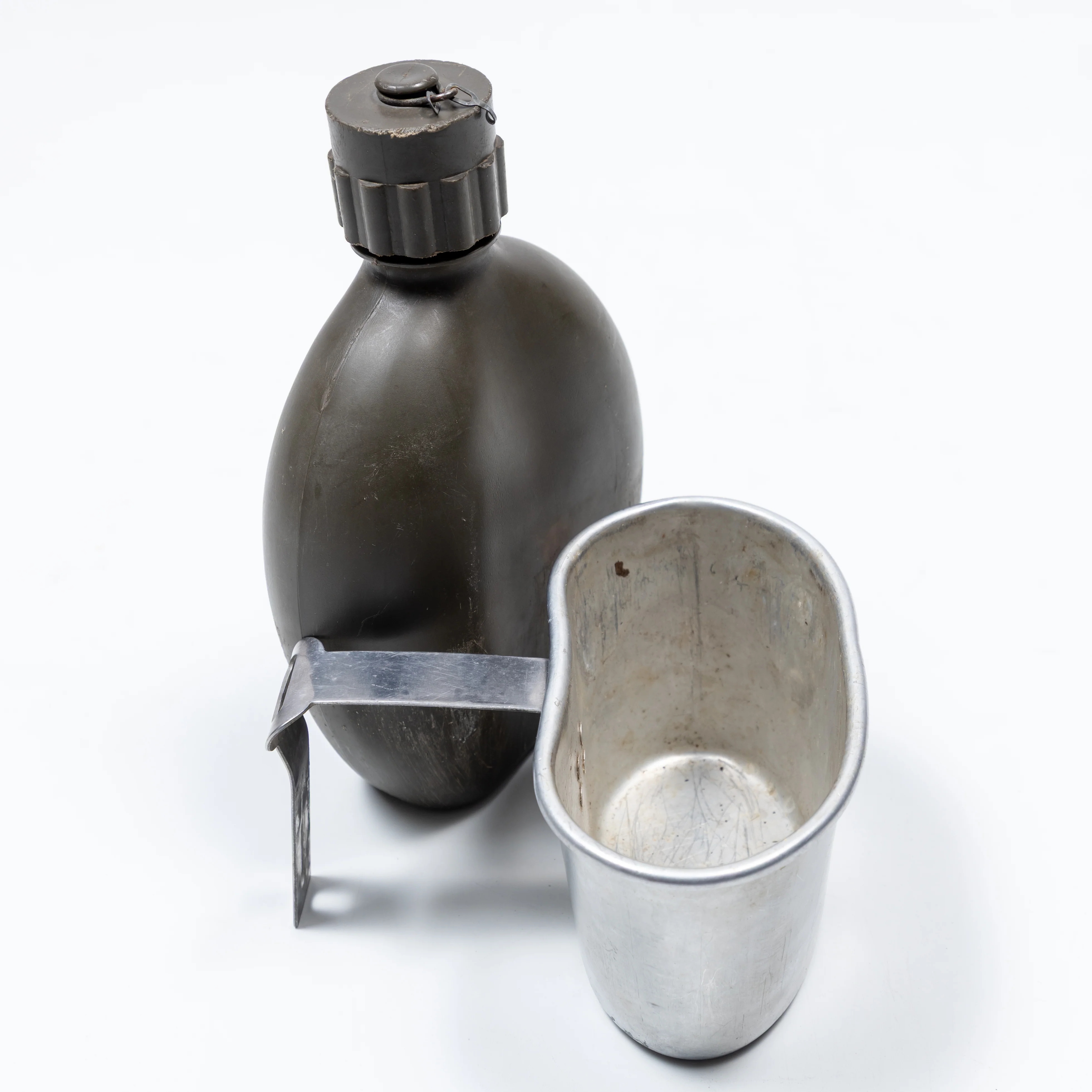 Portuguese M/985 Canteen w/ Cup - Image 3